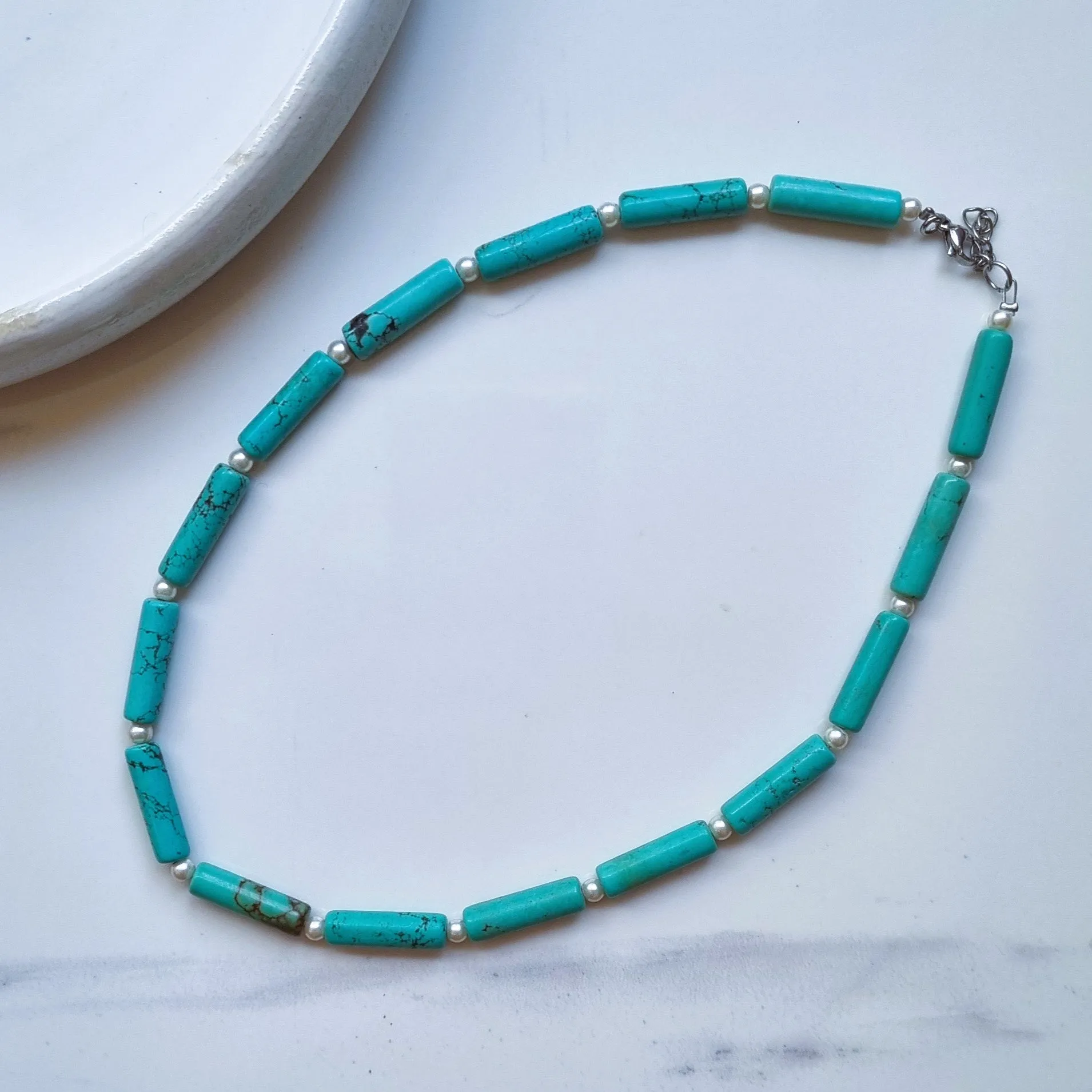 Turquoise howlite & pearl's necklace